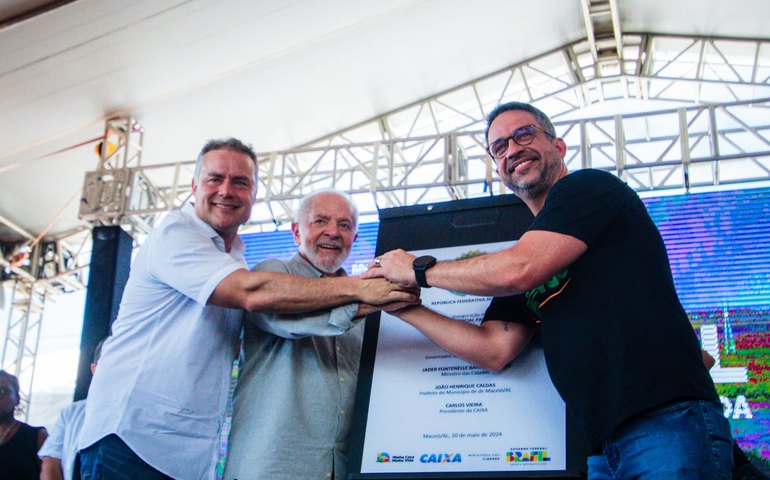 Ao lado de Lula, Paulo Dantas participa de entrega de apartamentos e destaca ações sociais