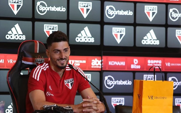 Rafael é apresentado e quer acabar com maldição de goleiros no São Paulo pós-Ceni