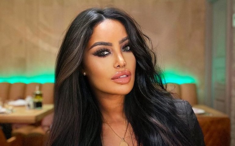 Coelhinha da Playboy e ex de Balotelli morreu de ataque cardíaco, dizem amigos