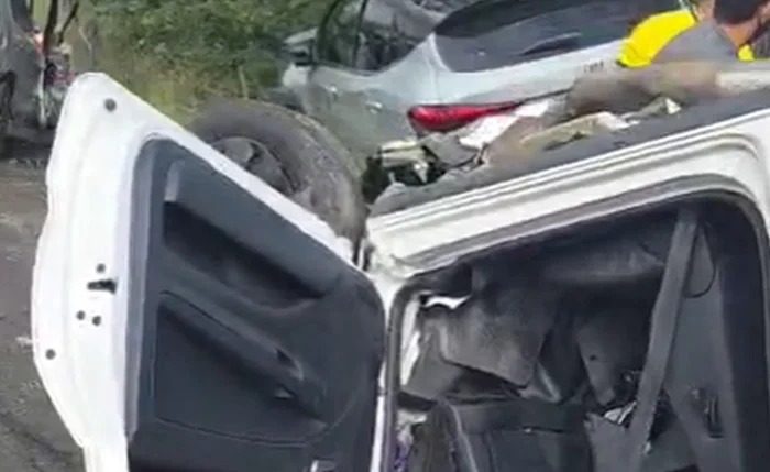 Equipes de resgate atuaram no atendimento às vítimas após colisão entre dois carros na zona rural de Craíbas