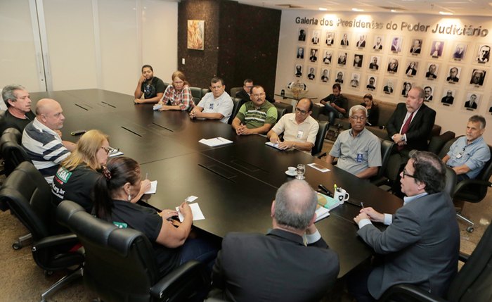 Tutmés Airan recebeu moradores do Pinheiro, Mutange e Bebedouro na tarde desta segunda-feira