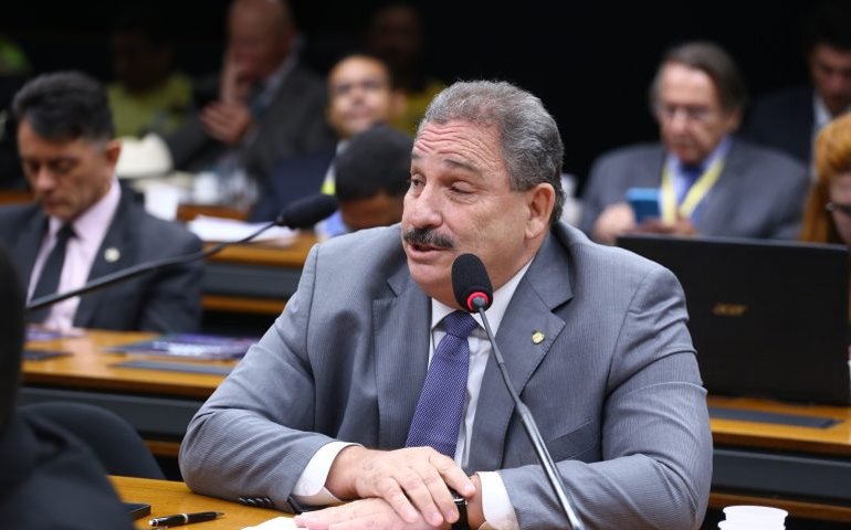 Comissão aprova projeto que pretende tornar a internet mais segura e acessível para idosos