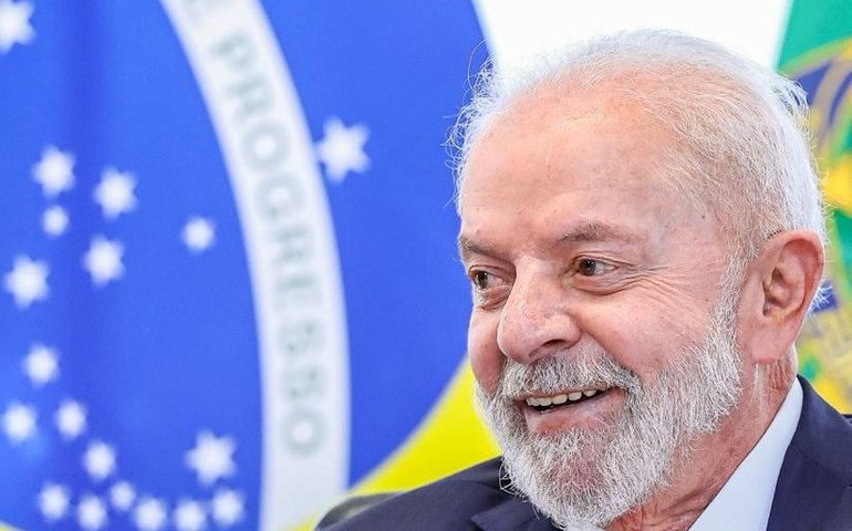 Lula diz que América Latina precisa de mais livros e menos armas