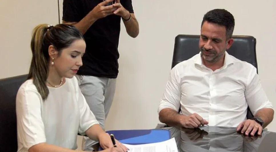 Bárbara Braga e Paulo Dantas: Secretaria do Turismo pagou R$ 2,75 milhões à Propag, incluindo R$ 990 mil em passagens para o exterior. - Foto: Assessoria