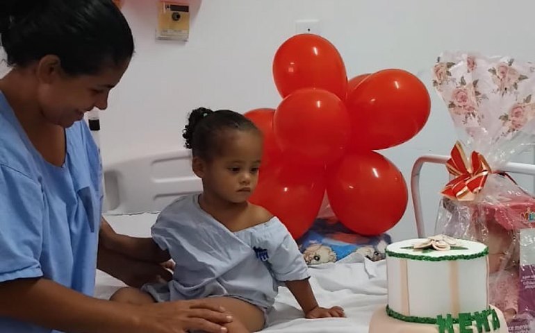 Humanização: Pacientes do Hospital Helvio Auto recebem homenagens de aniversário nos leitos