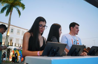 Parceria com o Google, Governo garante 10 mil bolsas para cursos a alunos da rede estadual
