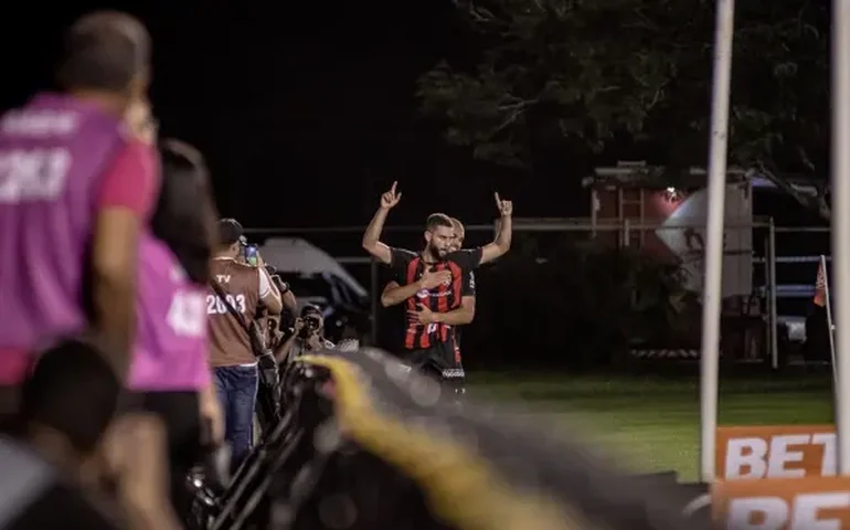 Com gol no fim, CRB perde para a Vitória no Barradão