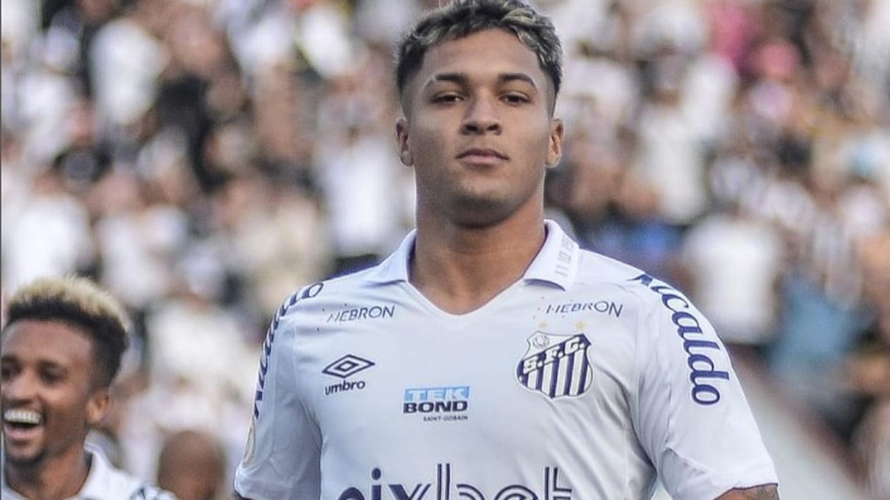Atacante Marcos Leonardo, do Santos, vai se juntar a Endrick e Vitor Roque no futebol europeu