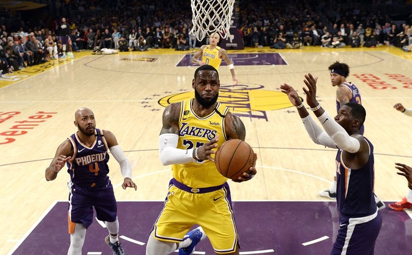 Em jogo emocionante, Lakers batem Clippers no retorno da NBA; Jazz vence Pelicans