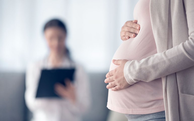 Viuvez, estresse, parto prematuro: os desafios das gestantes ucranianas para dar à luz em meio à guerra