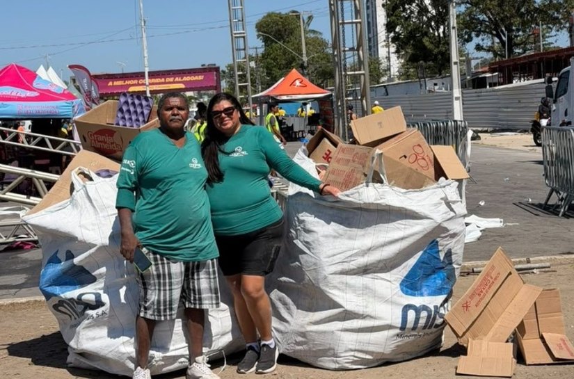 Alurb realiza coleta seletiva em evento de corrida na orla de Maceió