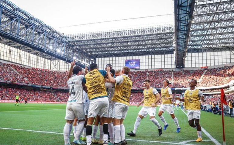 Em grande estreia de Braithwaite, Grêmio bate o Cuiabá e vence 3ª seguida no Brasileirão