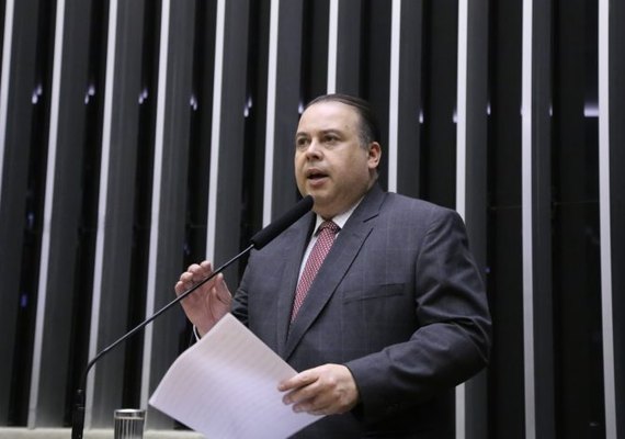 Comissão aprova projeto que obriga plataformas digitais a alertar sobre vício em pornografia