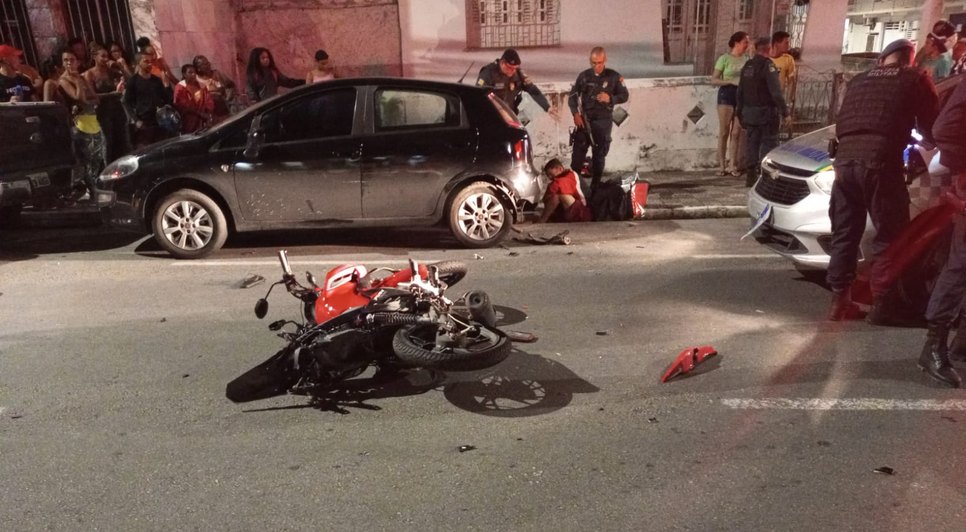 Entregador é perseguido por policiais e sofre acidente em Aracaju