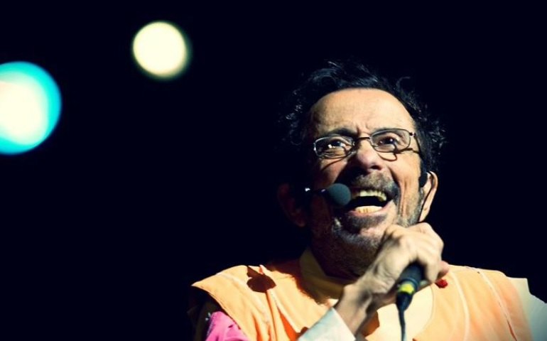 Tom Zé sofre queda e é internado em São Paulo