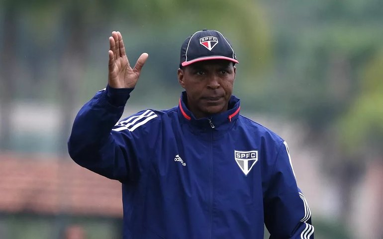Diretoria do Santos usa final de temporada para estudar perfil de novo técnico
