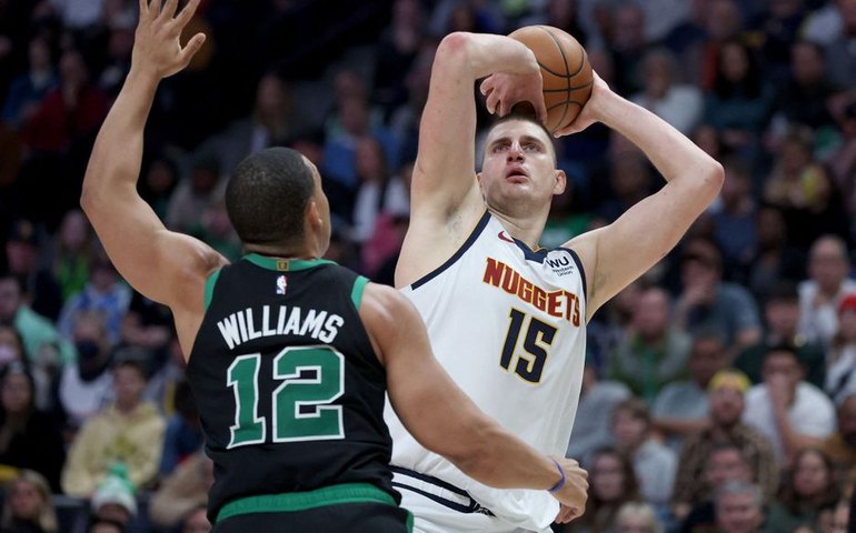 Jokic faz ‘triple-double’ e Nuggets vencem Celtics em duelo de líderes na NBA