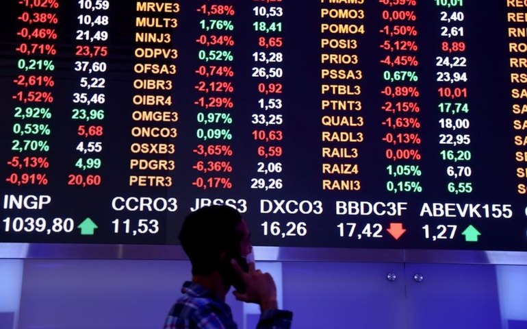 Ibovespa fica estável por falta de novidades, mas defende nível histórico de 146 mil pontos