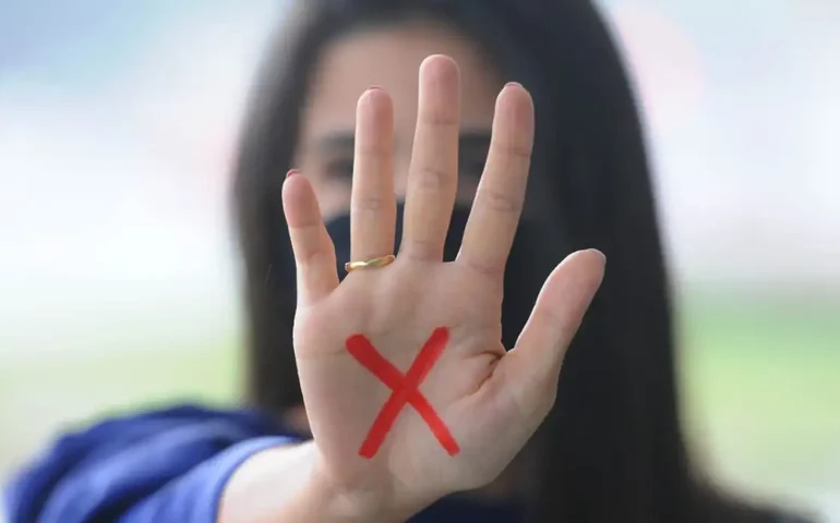 Após denunciar ex-'No limite', modelo se reúne com outras mulheres que teriam sido agredidas por ele: 'Marcas vão sair'