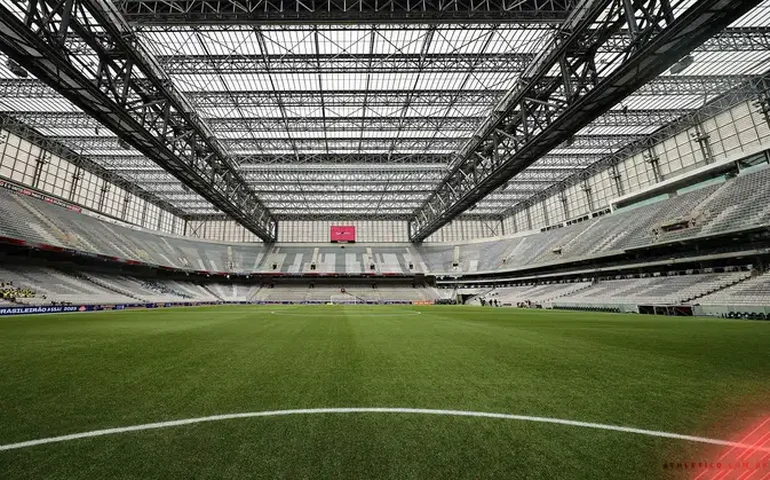 Athletico supera o Coritiba no Brasileirão e encerra jejum no clássico paranaense