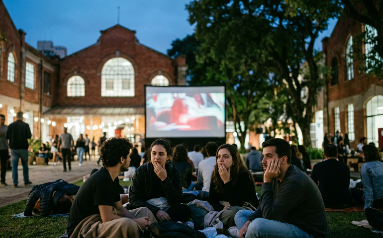 Retrospectiva exibe 20 dos 23 filmes de Almodóvar de graça em São Paulo