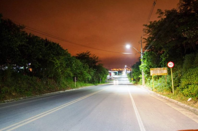 Prefeitura de Santana implanta iluminação de LED na Avenida Governador Geraldo Bulhões
