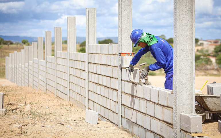 Governo de Alagoas inicia construção de nova Escola do Coração em Minador do Negrão