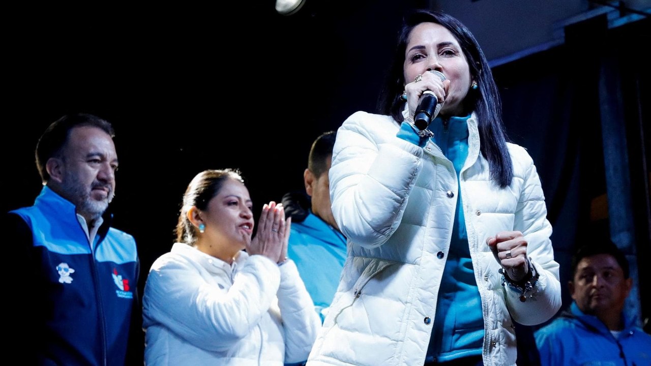 Equador terá 2º turno entre candidata da esquerda e empresário liberal