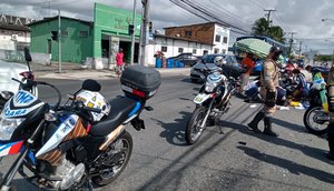 Motociclista fica gravemente ferido após colidir com carro na Zona Sul de Aracaju / Foto: Foto: SMTT/Divulgação