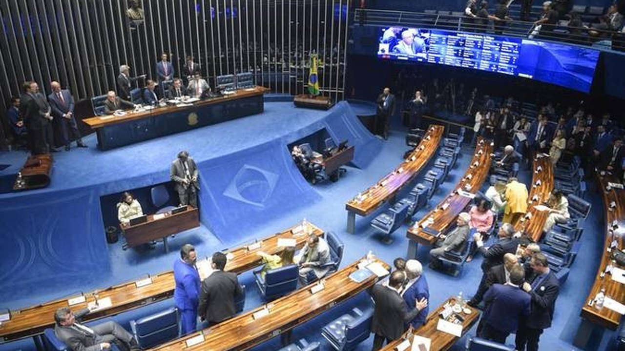 Governo faz acordo, aprova MP e promete veto a recursos para Embratur