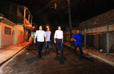 Rui vistoria serviços de pavimentação no Pinheiro