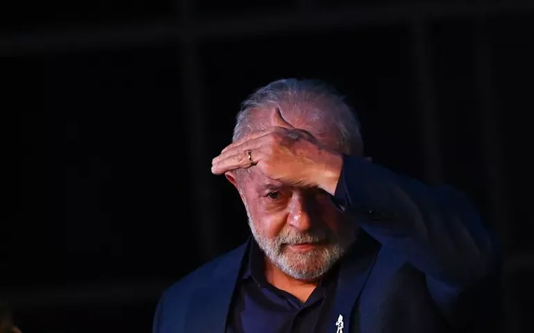 Congresso derruba veto de Lula a PL que pode reduzir pena de Bolsonaro