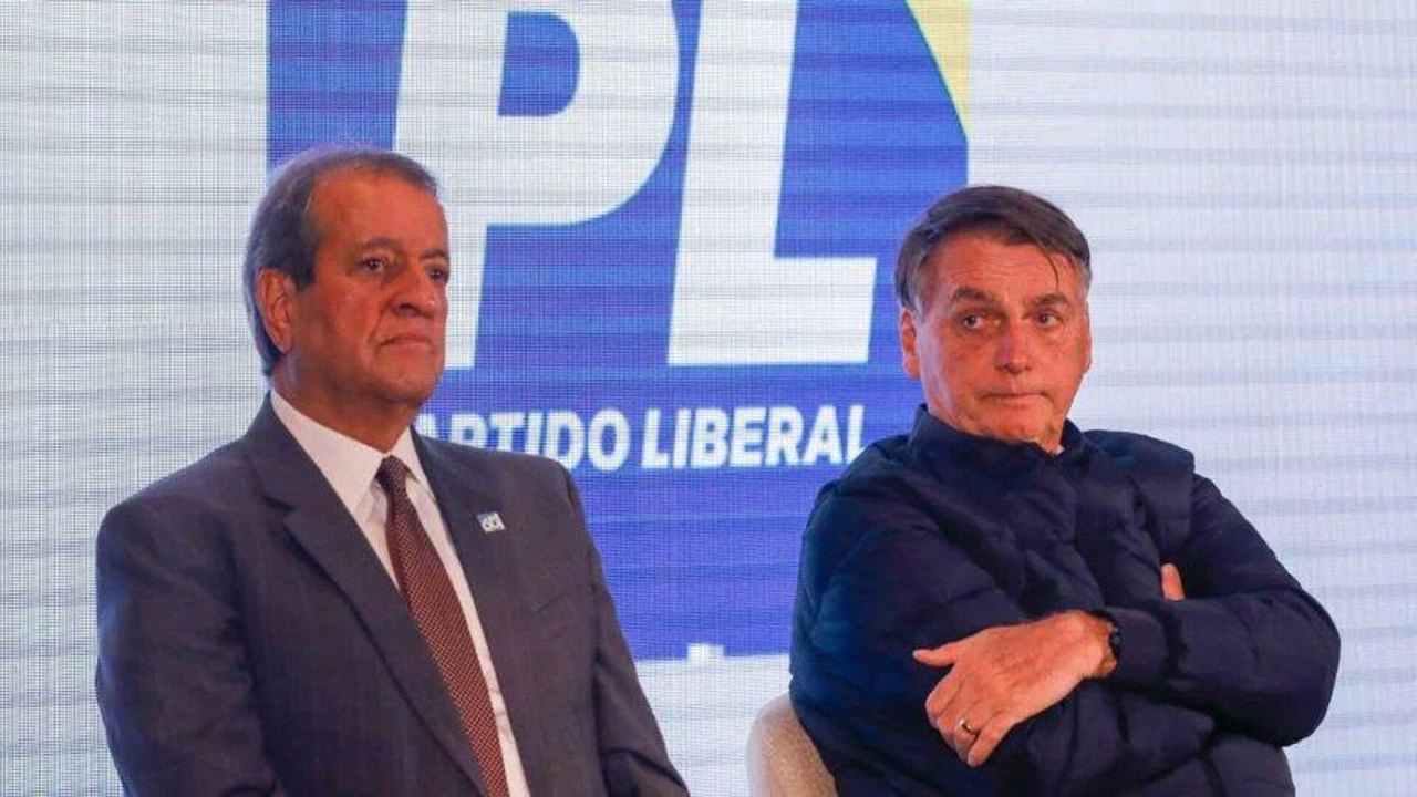 Bolsonaro recebe Valdemar em prisão domiciliar para traçar futuro político da família e do PL