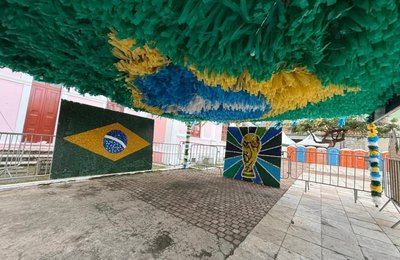 Alurb transforma mais de 50 mil tampinhas em painéis da Seleção Brasileira e do sonho do hexa no São João Massayó