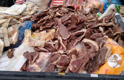 Vigilância Sanitária apreende 800kg de alimentos estragados na Serraria