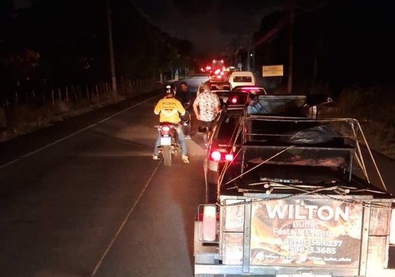 Acidente entre carros deixa uma pessoa morta e cinco feridas em Ipioca