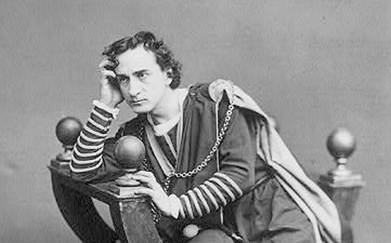 Devoção a Shakespeare na obra cênica &#8216;Hamlet: 16 x 8&#8217;