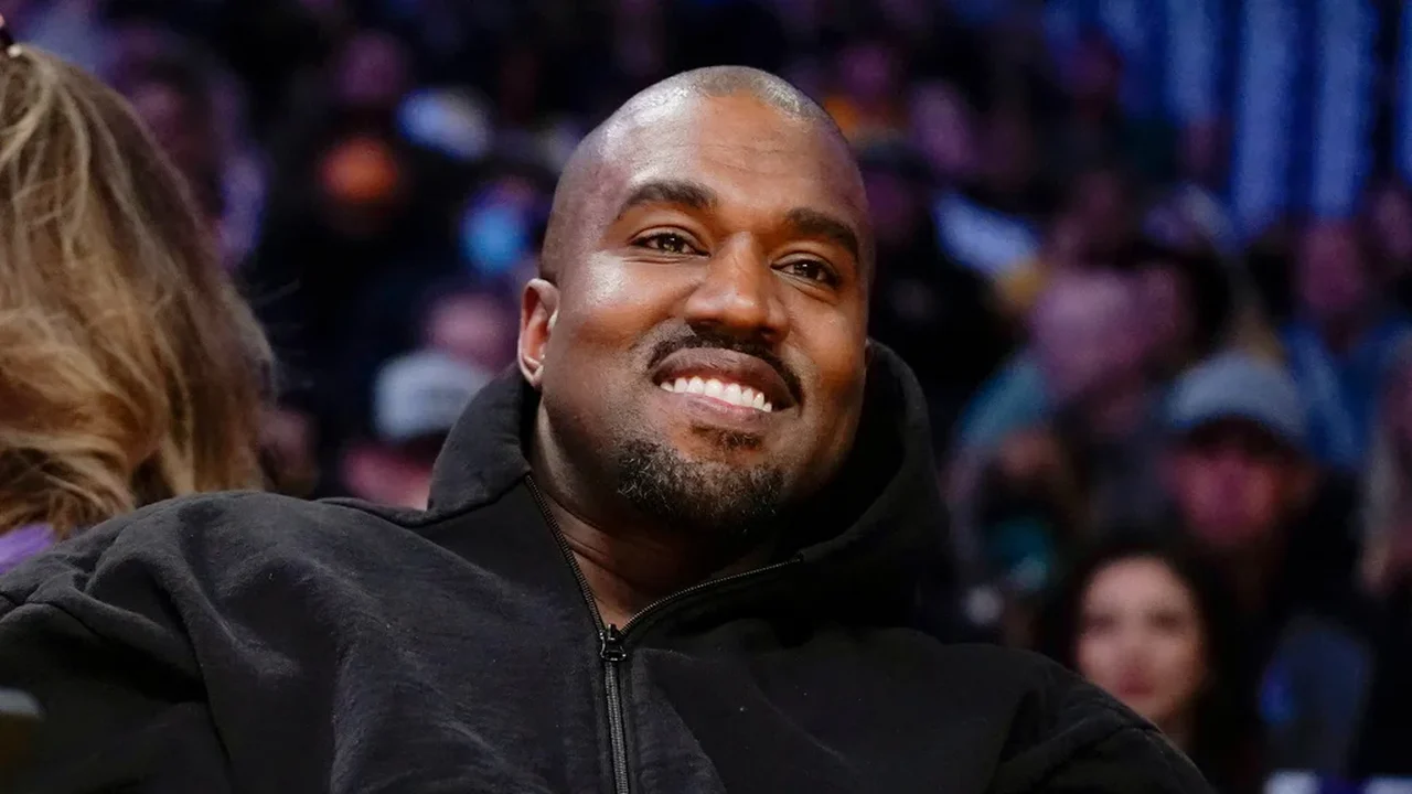 Aumenta a pressão sobre Kanye West para que ele seja retirado de seu papel principal em um festival de verão em Londres