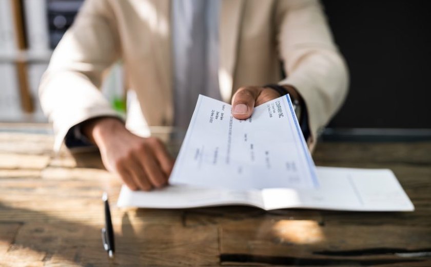 Projeto de lei propõe medidas para garantir pagamento a microempresas por órgãos públicos