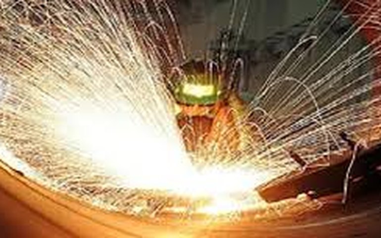 Produção industrial cresce em 12 dos 15 locais pesquisados em maio ante abril