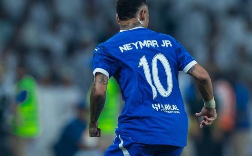 Neymar entra em campo no 2º tempo, sente dores na coxa e é substituído em jogo do Al-Hilal