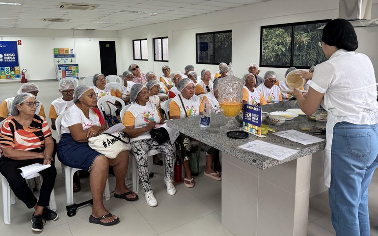 Sabor sem desperdício: oficina do Sesc ensina pessoas idosas a aproveitarem alimentos por completo