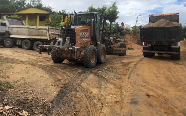 Prefeitura de Santana do Mundaú realiza melhorias nas estradas da zona rural