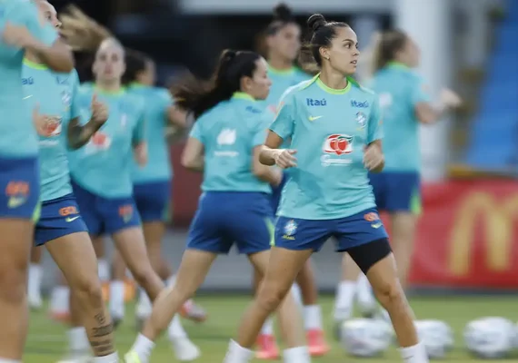 Seleção feminina realiza primeiro treino com todas as convocadas