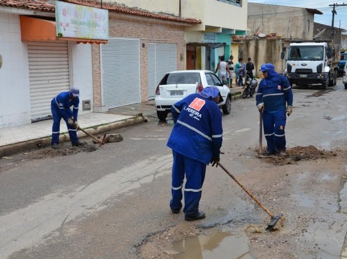 Operação tapa-buraco está no Hélio Jatobá, em São Miguel dos Campos
