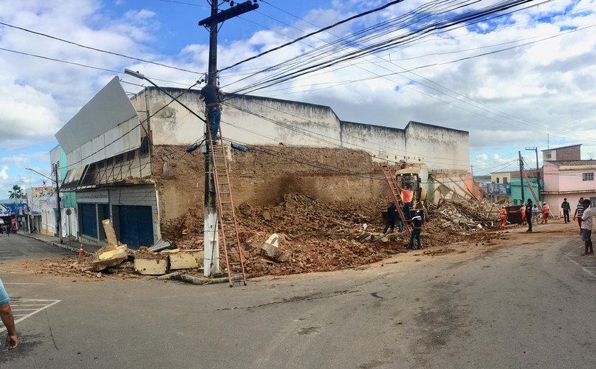 Desabamento e fortes chuvas deixam Prefeitura de Palmeira em alerta