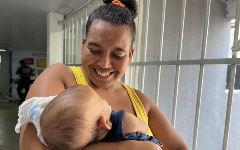 Bebê com hérnia inguinal encarcerada tem a vida salva no HGE após cirurgia de emergência