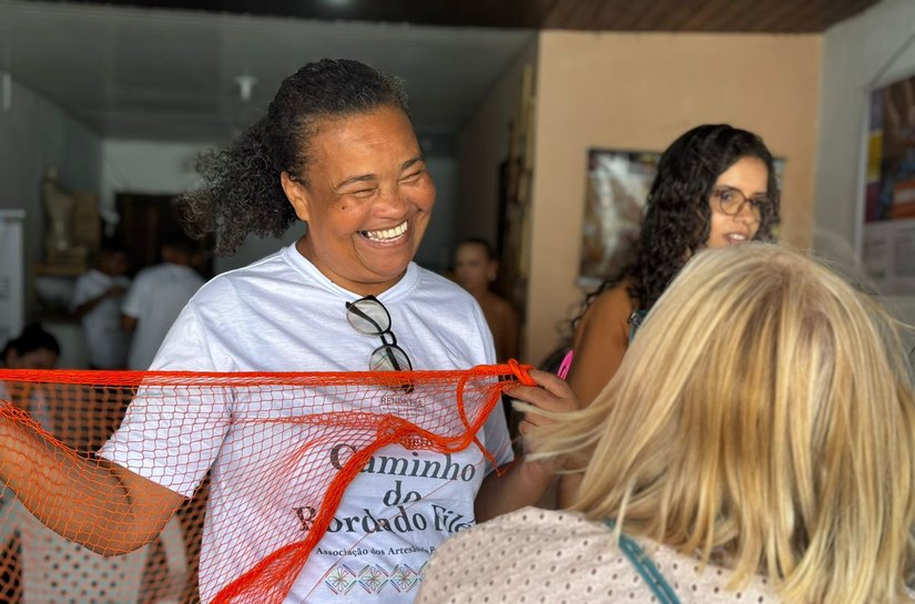 Entre fios, redes e telas: a história da artesã Dete, que levou o filé alagoano para o mundo