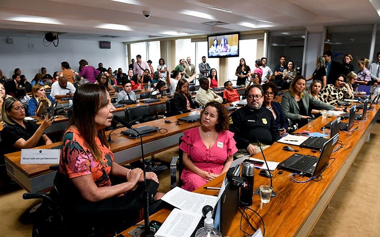 Comissões voltam a debater inclusão de estudantes com deficiência