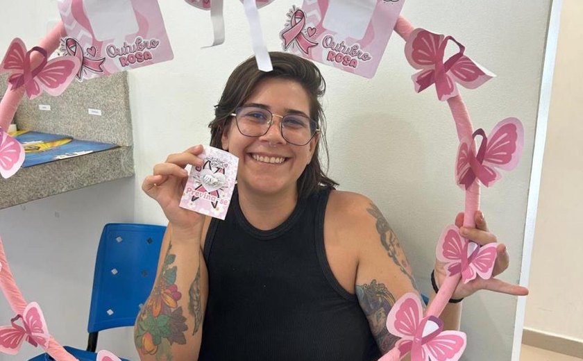 Hemoal conscientiza doadoras de sangue e pacientes hematológicas contra o câncer de mama